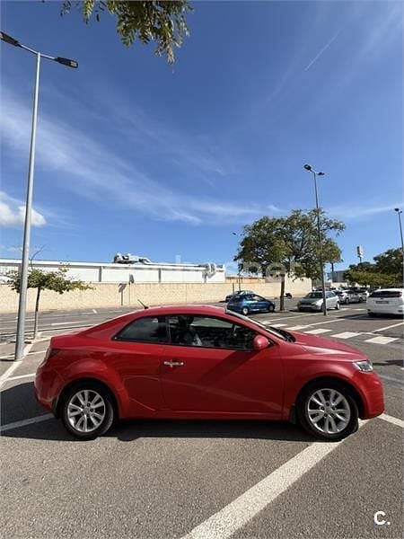 Rojo Usado 2008 Kia Cerato LX Berlina | 11.000 € - Imagen 1/2