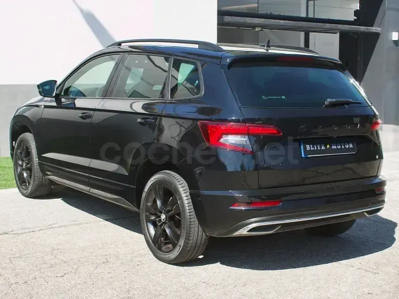 Usado Skoda Karoq SportLine 150 CV (110 kW) 2021 Negro SUV
