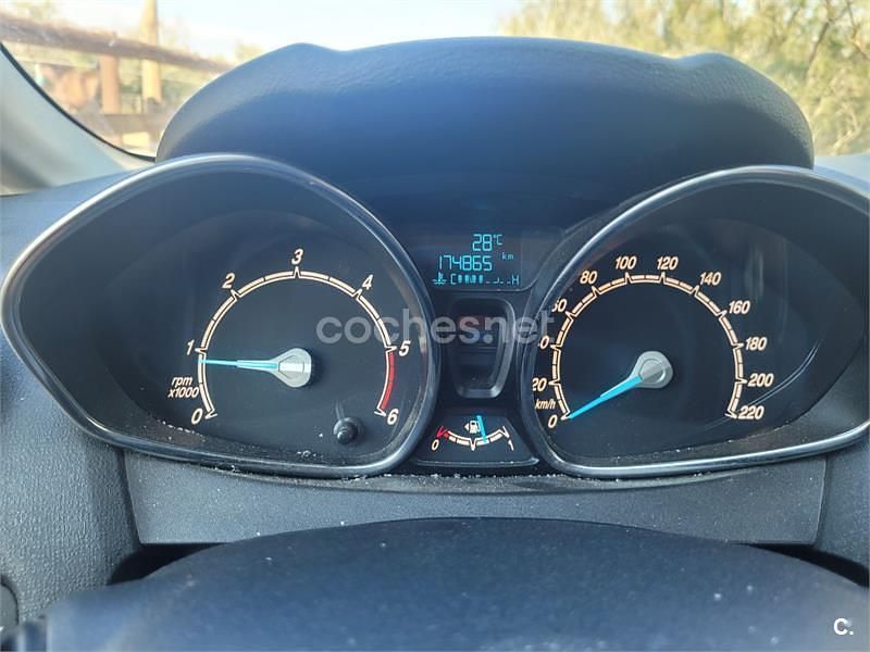 Blanco Usado 2014 Ford Fiesta Trend Utilitario | 4500 € (Buen precio) - Imagen 1/4