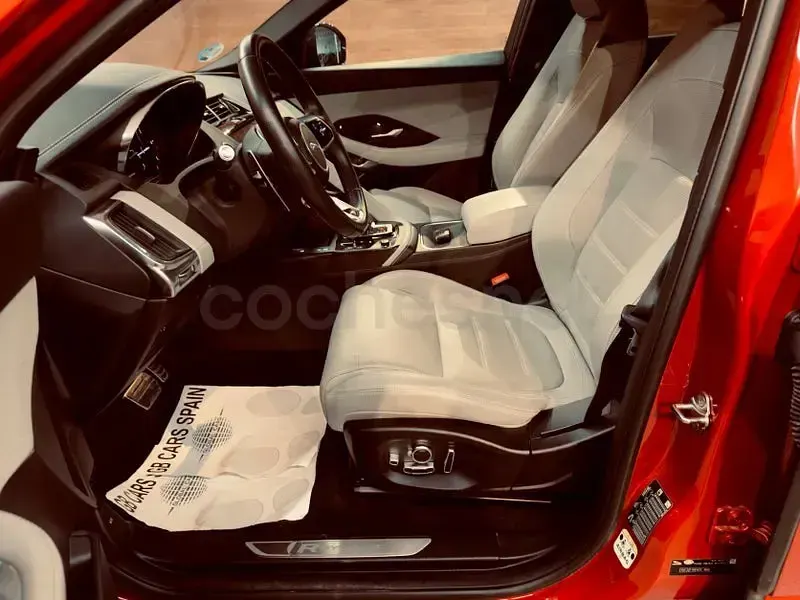 Usado Jaguar E-Pace R-Dynamic 163 CV (119 kW) 2022 Granate SUV