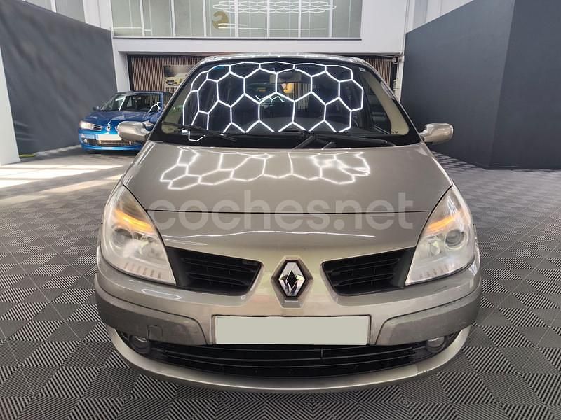 Usado Renault Grand Scénic II Privilege 135 CV (99 kW) 2007 Gris / plata Monovolumen