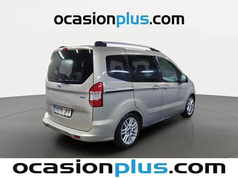 Usado Ford Tourneo Courier Titanium 102 CV (75 kW) 2015 Gris Monovolumen