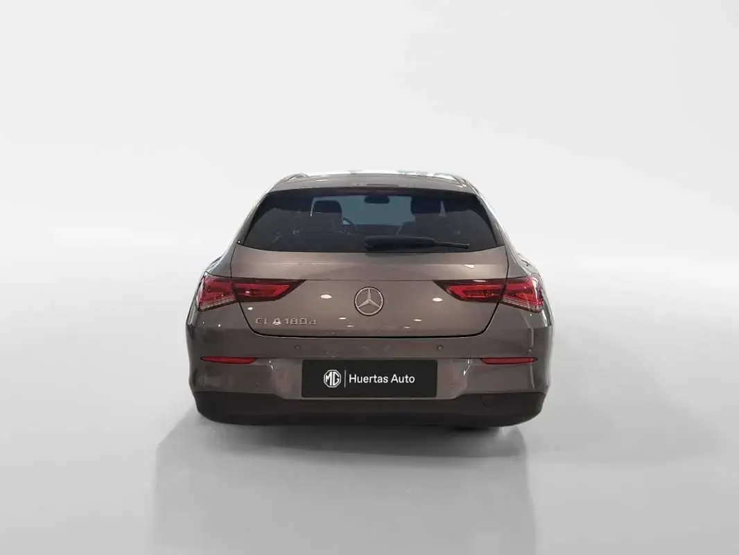 Usado Mercedes CLA200 Shooting Brake 136 CV (100 kW) 2018 Familiar