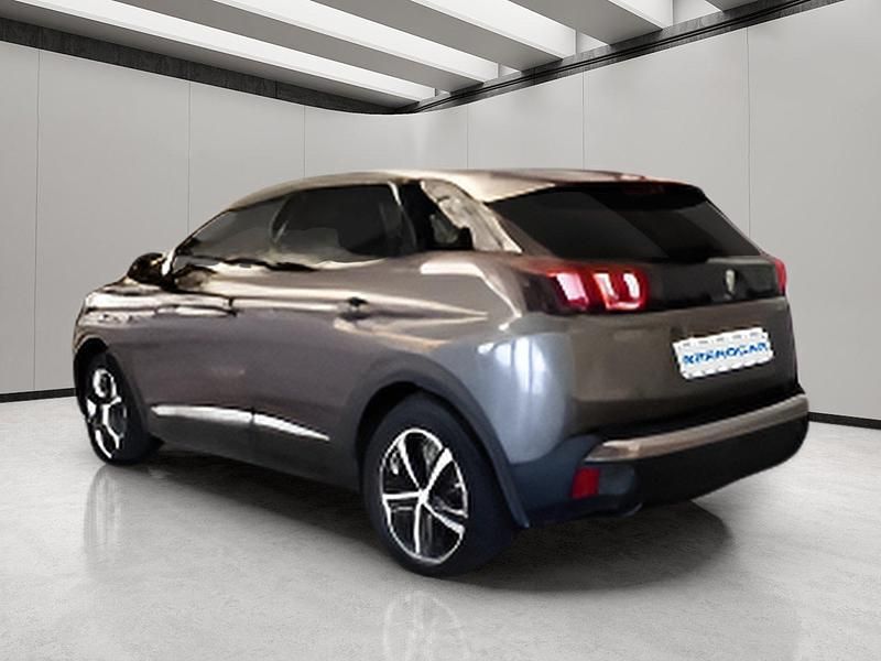 Usado Peugeot 3008 Allure 130 CV (95 kW) 2022 Gris plata SUV