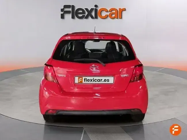 Usado Toyota Yaris Active 69 CV (50 kW) 2017 Rojo
