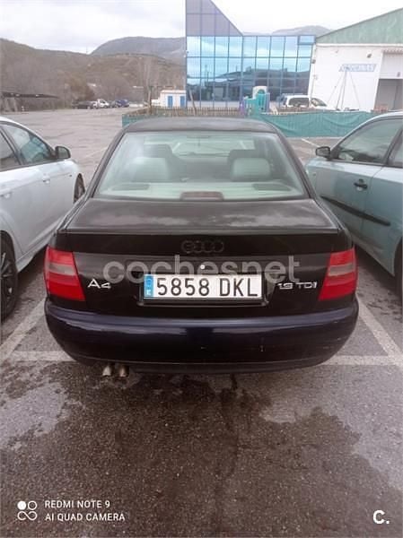 Usado Audi A4 110 CV (80 kW) 1999 Negro Berlina