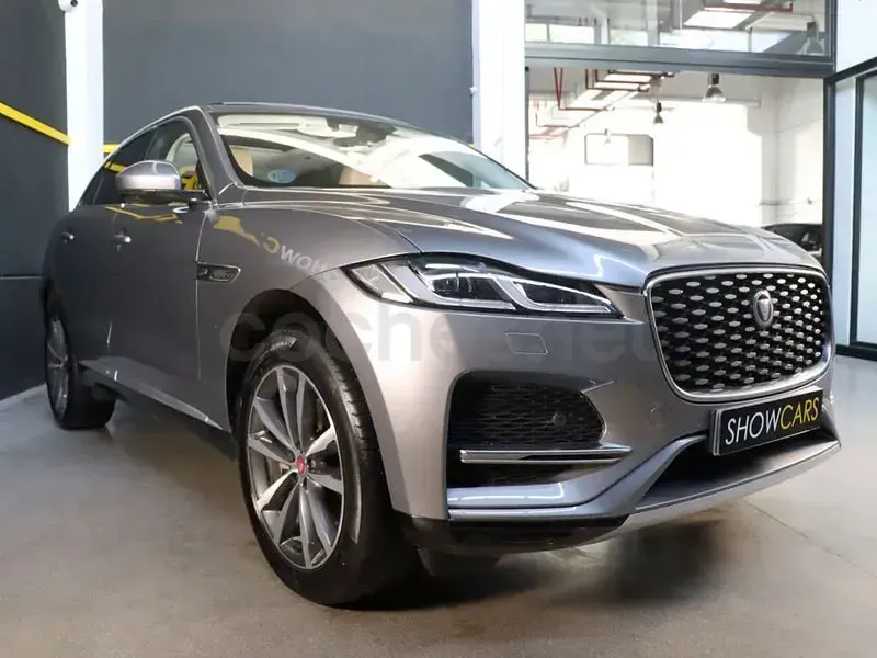 Usado Jaguar F-Pace R-Dynamic 204 CV (150 kW) 2023 Gris / plata SUV