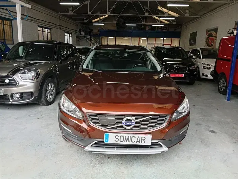 Usado Volvo V60 CC 150 CV (110 kW) 2018 Marrón Familiar