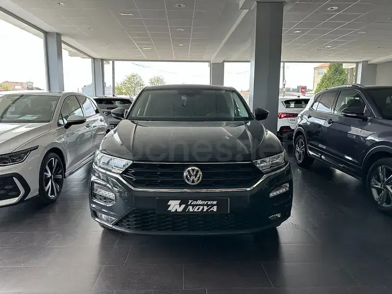 Usado VW T-Roc Advance 115 CV (84 kW) 2020 Gris / plata SUV