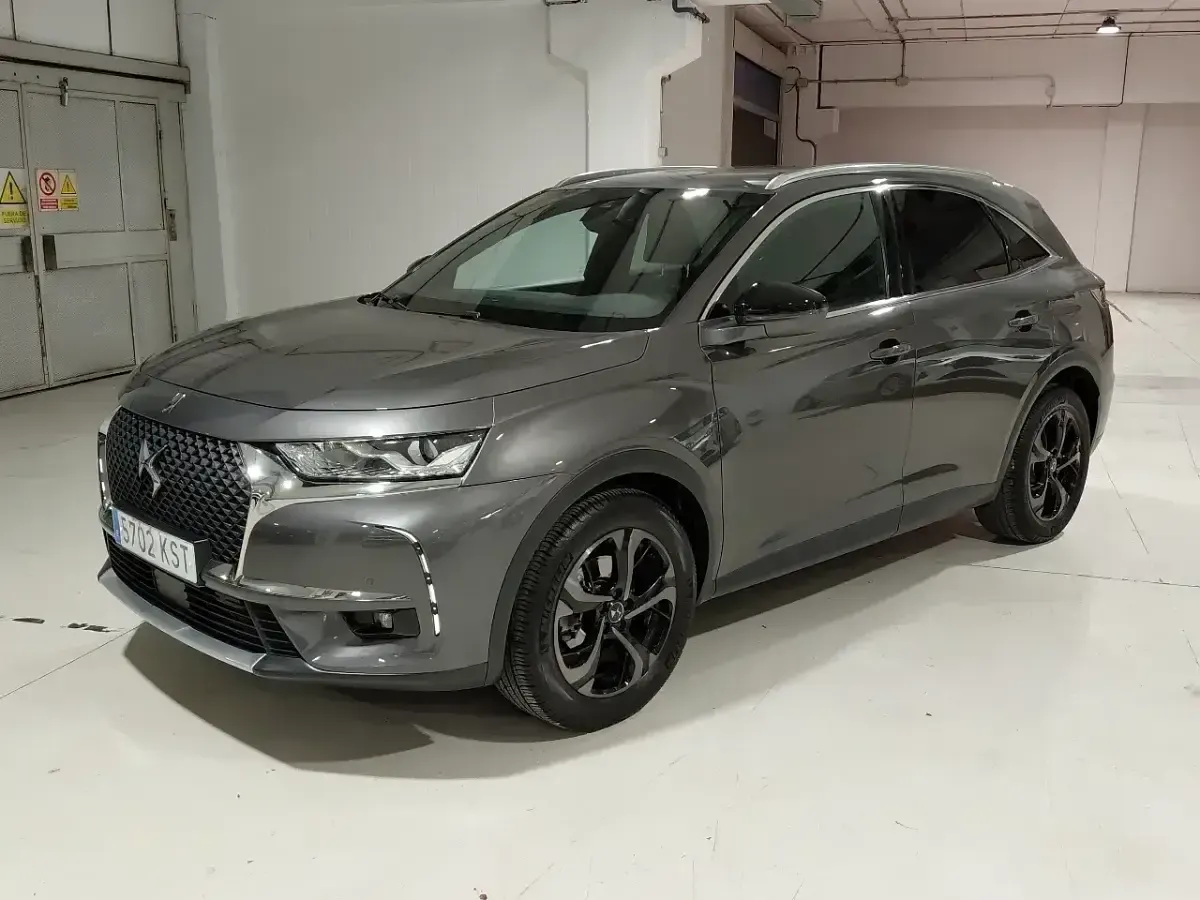 Usado DS Automobiles DS7 Crossback So Chic 180 CV (132 kW) 2019 Gris / plata SUV