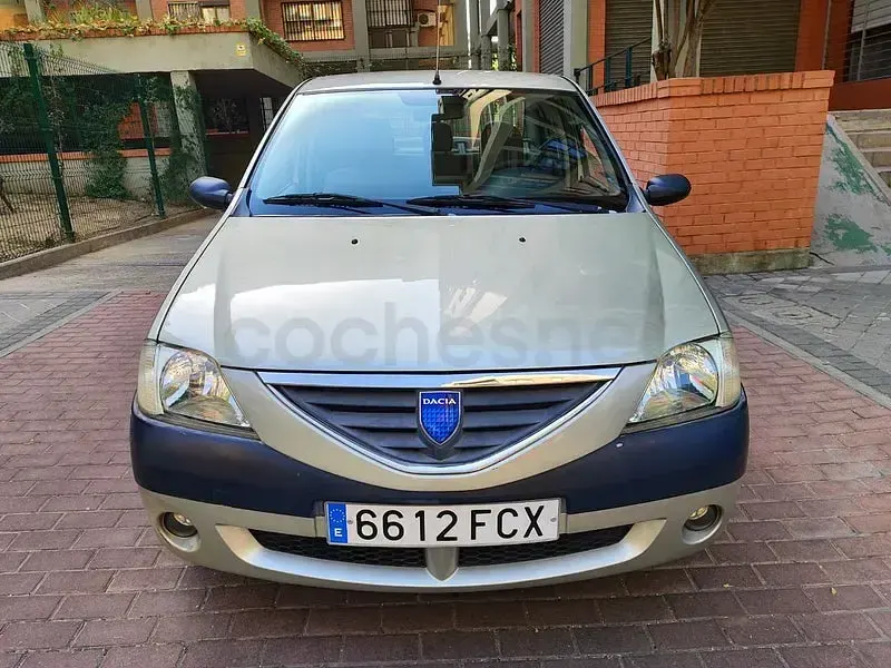 Usado Dacia Logan Lauréate 90 CV (66 kW) 2006 Gris / plata Berlina