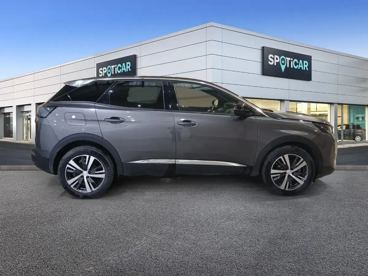 Begagnad Peugeot 3008 Allure 136 HK (100 kW) 2024 Grå SUV