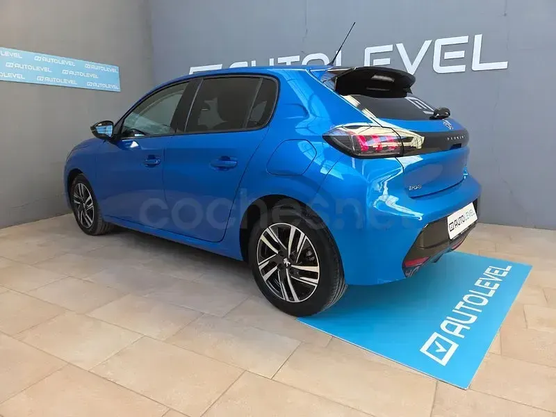Usado Peugeot 208 Allure 100 CV (73 kW) 2022 Azul Utilitario