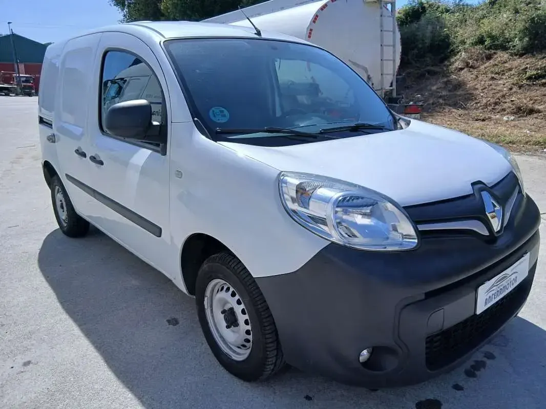 Usado Renault Kangoo 75 CV (55 kW) 2019 Blanco Monovolumen