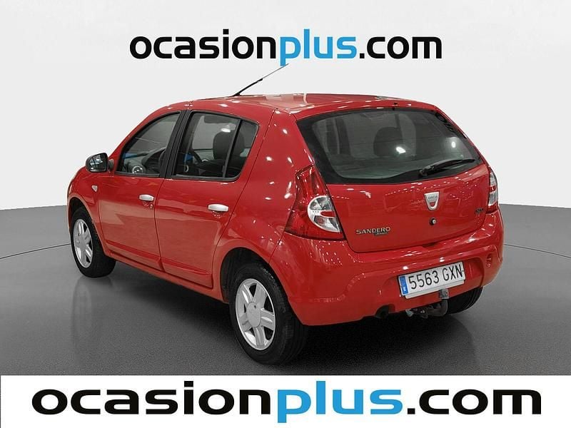 Usado Dacia Sandero Lauréate 70 CV (51 kW) 2010 Rojo Utilitario