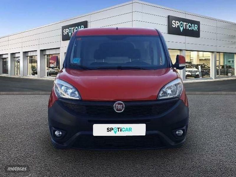 Usado Fiat Doblò 105 CV (77 kW) 2017 Rojo Monovolumen