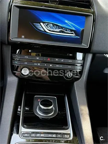 Usado Jaguar F-Pace R-Sport 300 CV (220 kW) 2016 Gris / plata SUV
