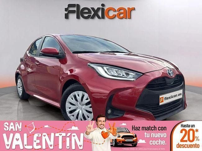 Granate Usado 2023 Toyota Yaris Hybrid Active Berlina | 18.490 € (Buen precio) - Imagen 1/4