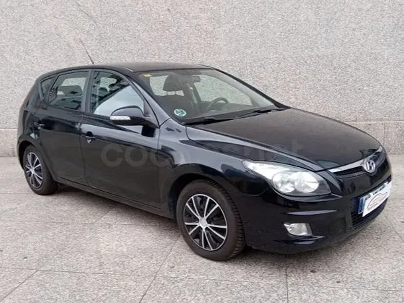 Usado Hyundai i30 Comfort 90 CV (66 kW) 2010 Negro Berlina