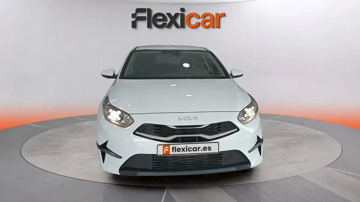 Usado Kia Ceed 101 CV (74 kW) 2024 Blanco Utilitario