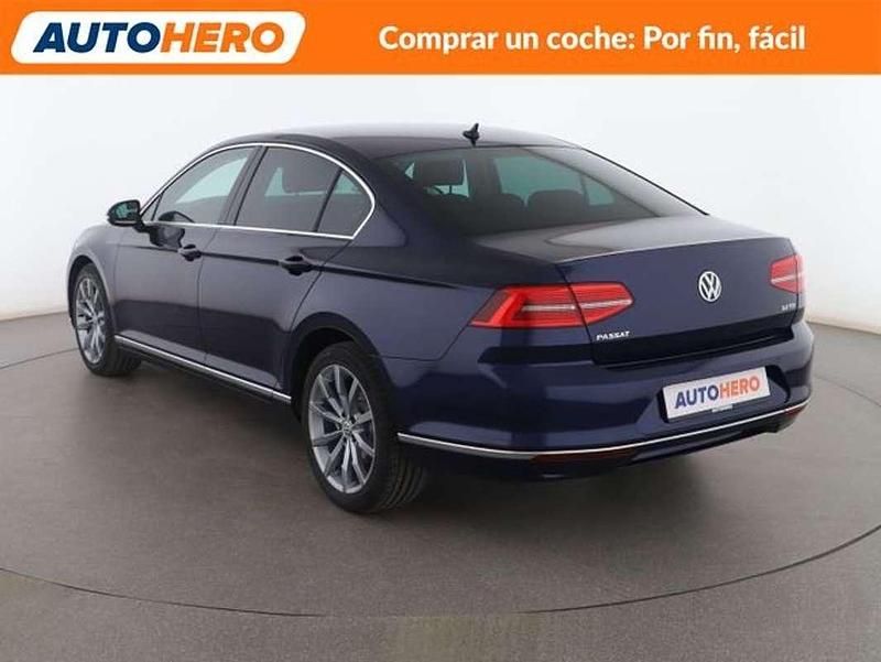 Usado VW Passat Sport 151 CV (111 kW) 2017 Azul Berlina