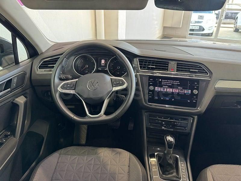 Usado VW Tiguan Life 150 CV (110 kW) 2022 Gris / plata SUV