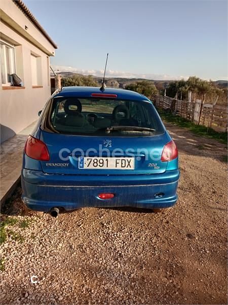 Usado Peugeot 206 70 CV (51 kW) 2006 Azul Berlina
