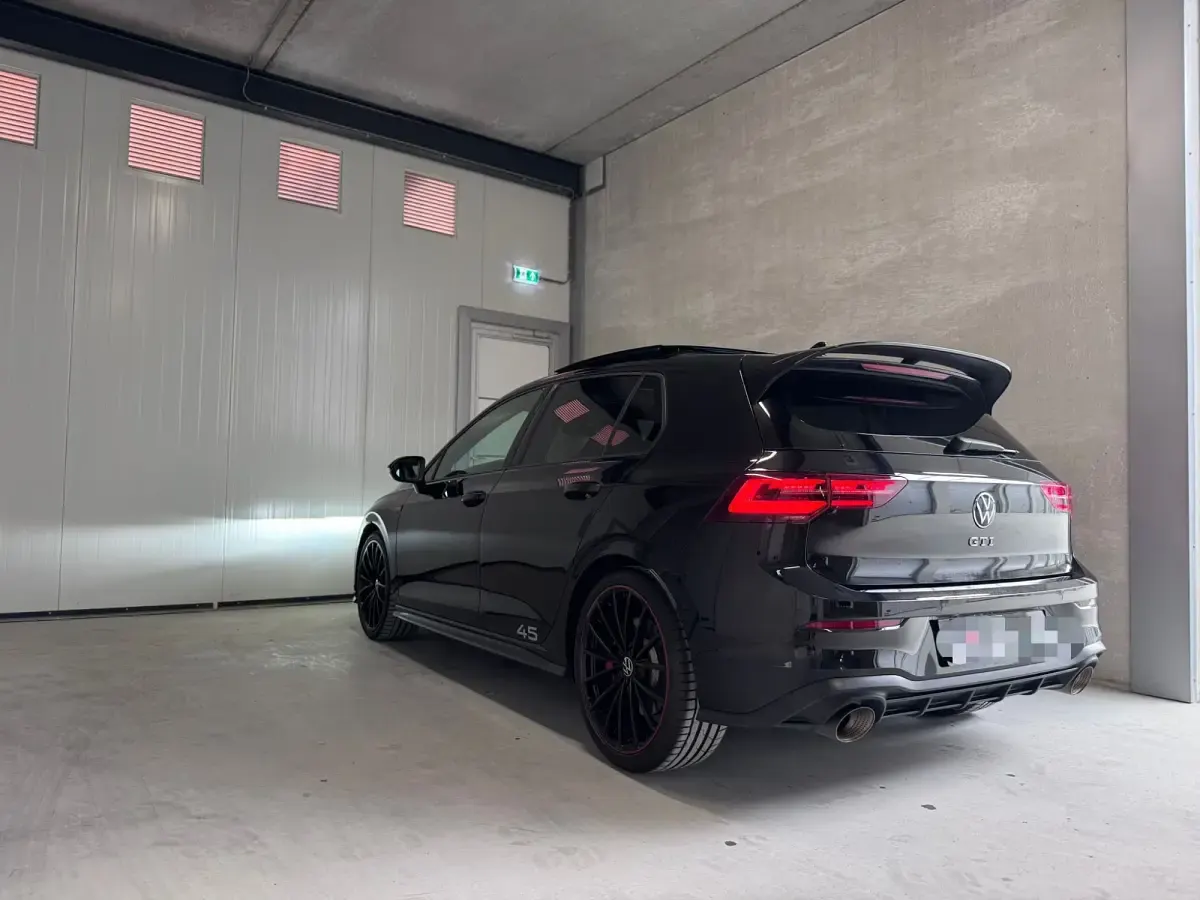 Usado VW Golf VIII GTI Clubsport 301 CV (221 kW) 2022 Negro Berlina