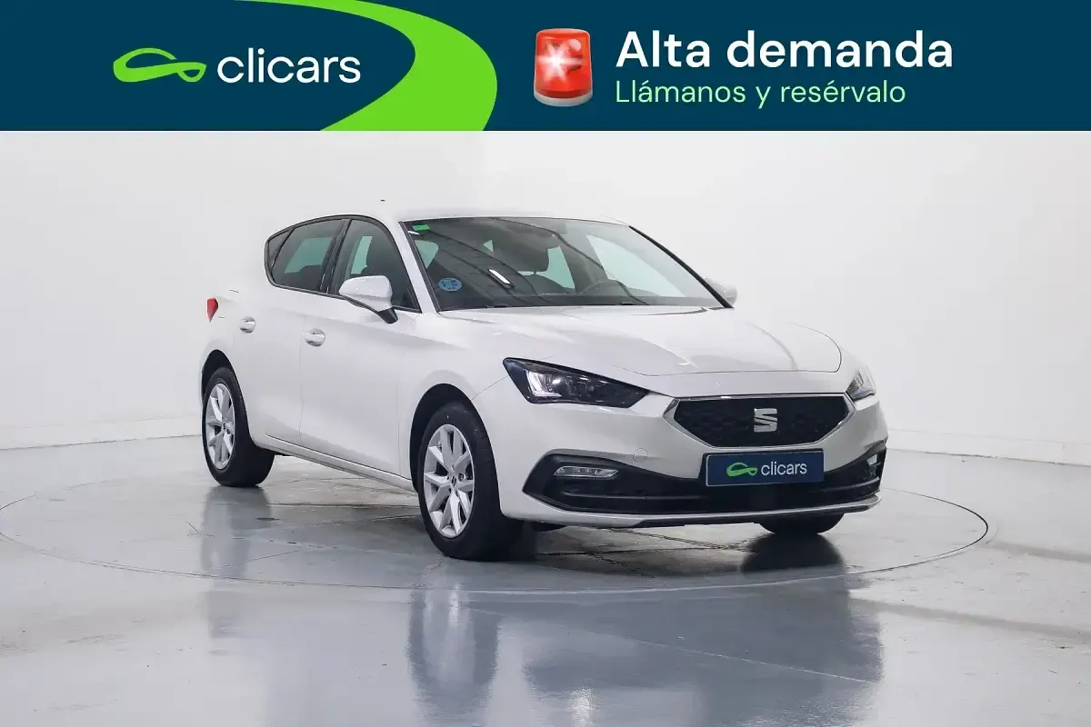 Usado Seat Leon Style 110 CV (80 kW) 2022 Blanco Berlina
