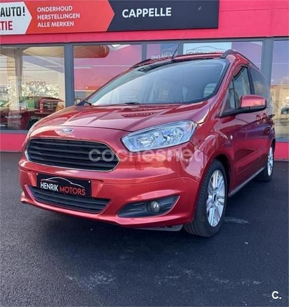 Usado Ford Tourneo Courier Ambiente 100 CV (73 kW) 2014 Rojo Monovolumen