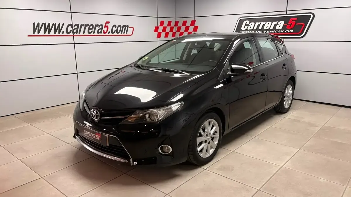 Usado Toyota Auris Advance 124 CV (91 kW) 2014 Negro Berlina