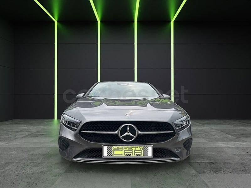 Usado Mercedes A200 163 CV (119 kW) 2023 Gris / plata Berlina
