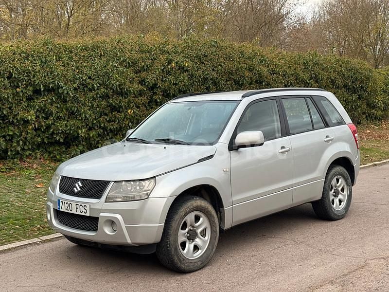 Gris / plata Usado 2006 Suzuki Grand Vitara SUV | 6990 € (Precio justo) - Imagen 1/4