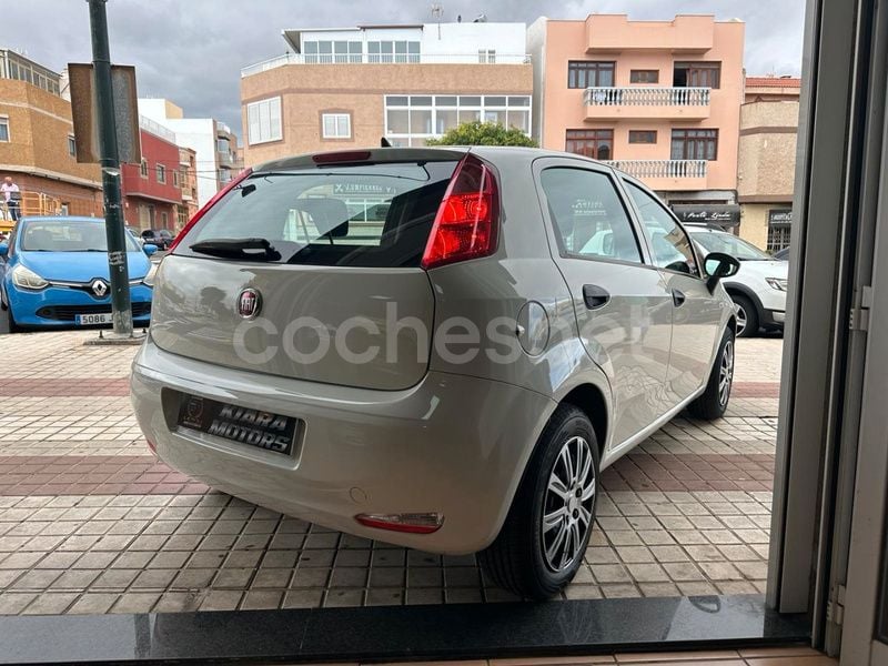 Usado Fiat Punto 77 CV (56 kW) 2018 Blanco Utilitario