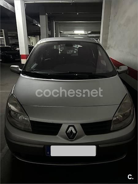 Usado Renault Scénic II Dynamique 115 CV (84 kW) 2006 Gris / plata Monovolumen