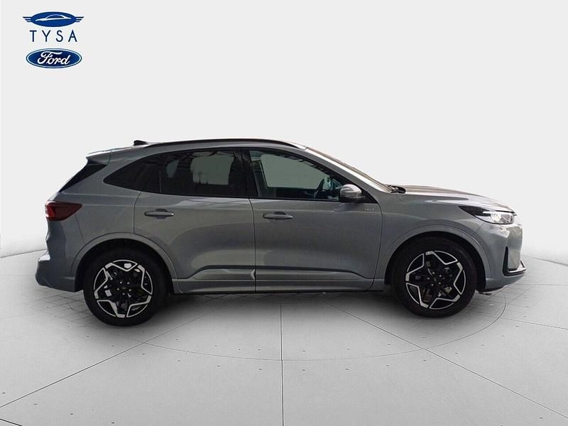 Usado Ford Kuga ST-Line 150 CV (110 kW) 2025 Gris / plateado SUV