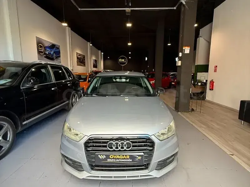 Usado Audi A1 Attraction 95 CV (69 kW) 2015 Gris / plata Utilitario