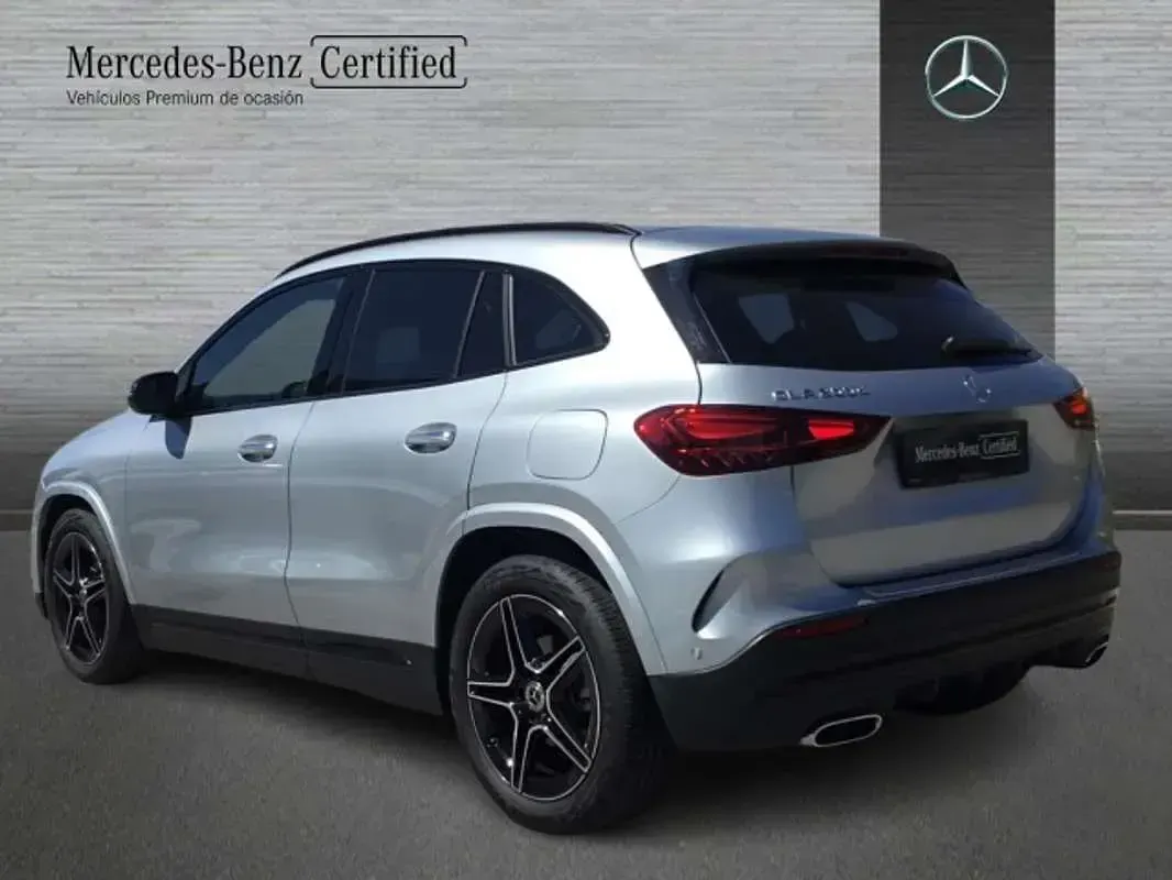 Usado Mercedes GLA200 150 CV (110 kW) 2025 Plateado SUV