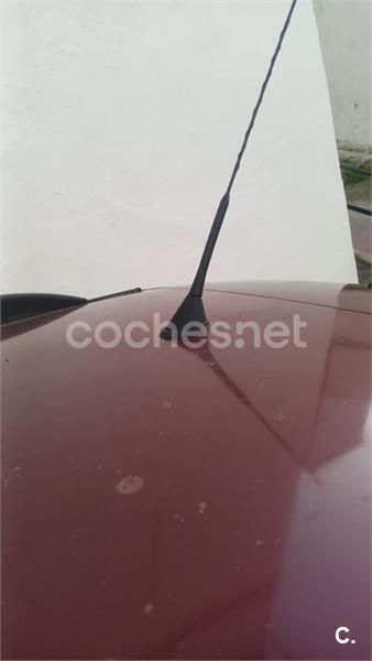 Usado Volvo V40 102 CV (75 kW) 2003 Rojo Familiar