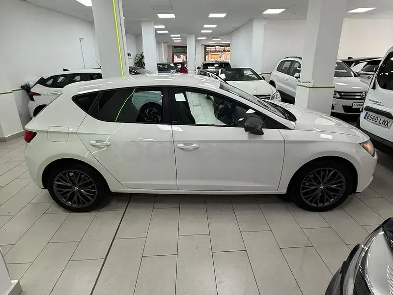 Usado Seat Leon CONNECT 110 CV (80 kW) 2016 Blanco Berlina