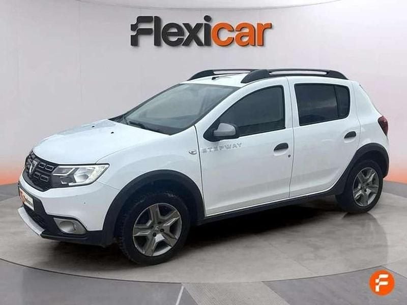Usado Dacia Sandero Comfort 90 CV (66 kW) 2019 Blanco Utilitario