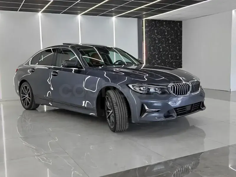 Usado BMW 330e Comfort Edition 292 CV (214 kW) 2021 Gris / plata Berlina