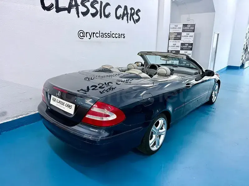 Usado Mercedes CLK320 Avantgarde 218 CV (160 kW) 2003 Azul Descapotable