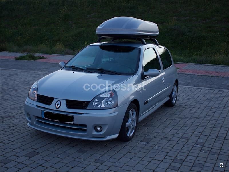 Usado Renault Clio II Privilege 80 CV (58 kW) 2004 Gris / plata Berlina