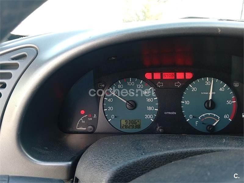 Begagnad Citroën Xsara 90 HK (66 kW) 1999 Gul Sportkupé