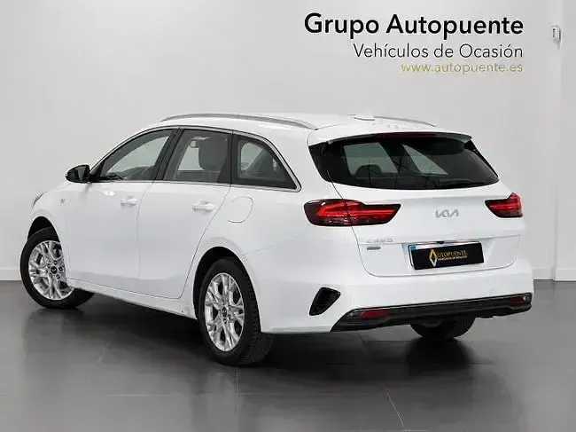 Usado Kia Ceed 136 CV (100 kW) 2023 Blanco Utilitario
