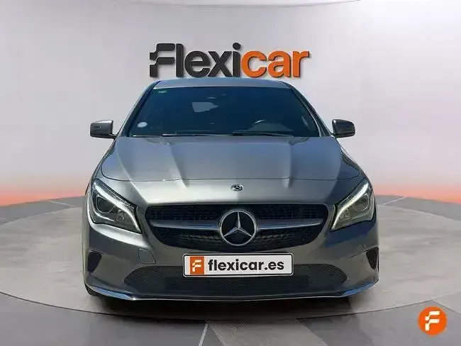 Usado Mercedes CLA180 Shooting Brake 136 CV (100 kW) 2019 Gris Familiar