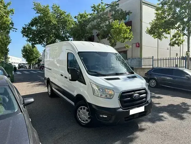 Begagnad Ford Transit 130 HK (95 kW) 2021 Vit Sedan