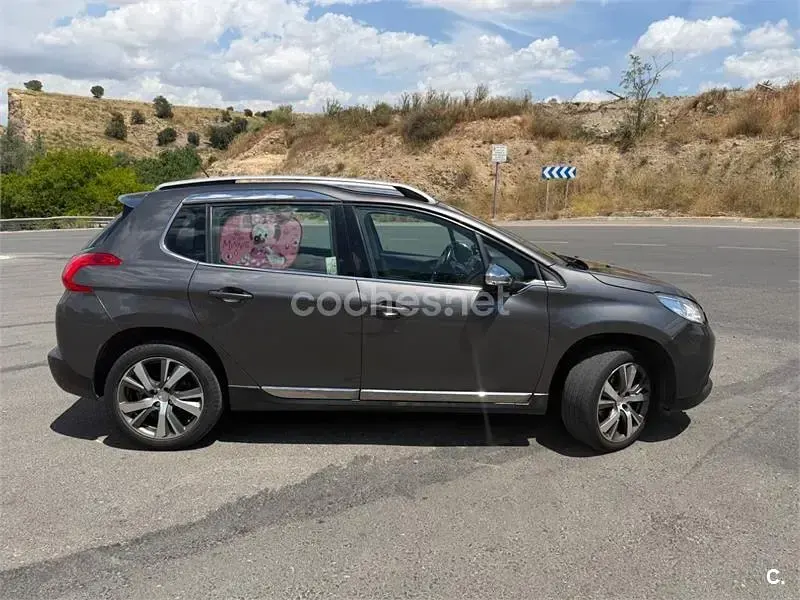 Usado Peugeot 2008 Active 92 CV (67 kW) 2015 Gris / plata SUV