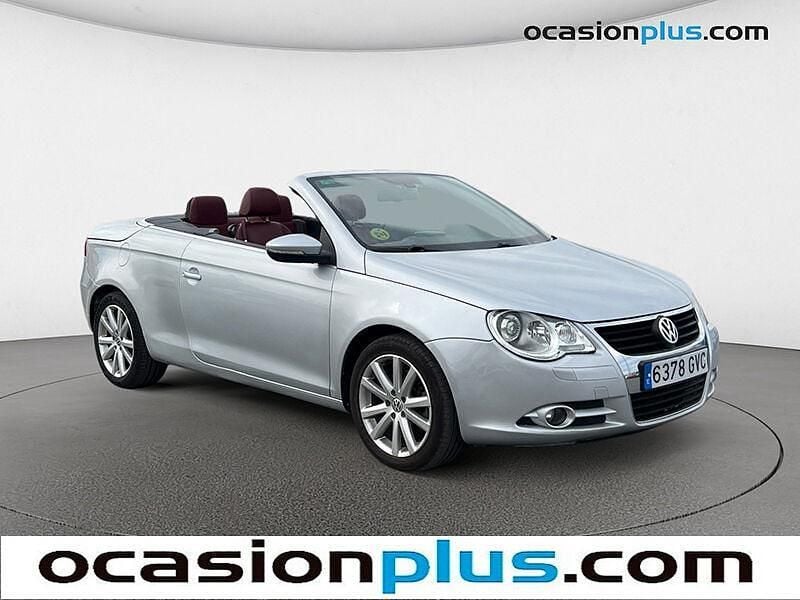 Usado VW Eos 140 CV (102 kW) 2010 Gris plata Descapotable